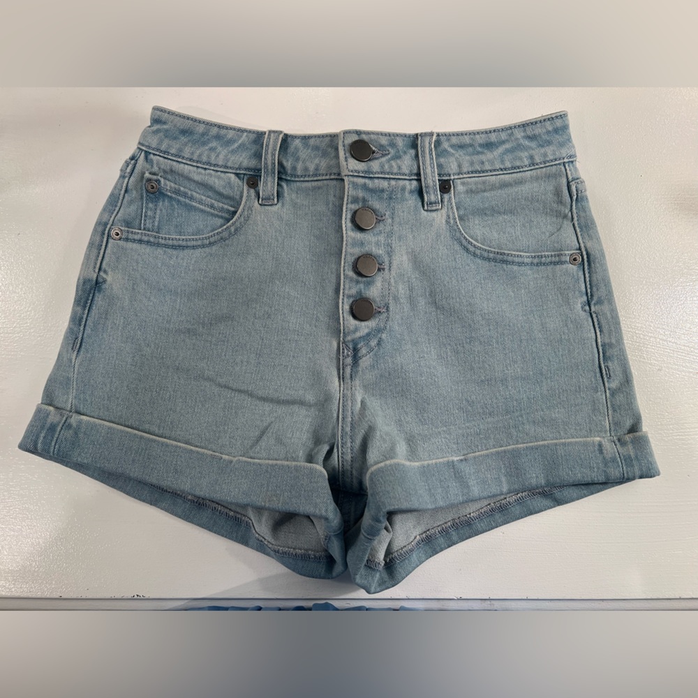 Super cute size 25 volcom denim shorts
